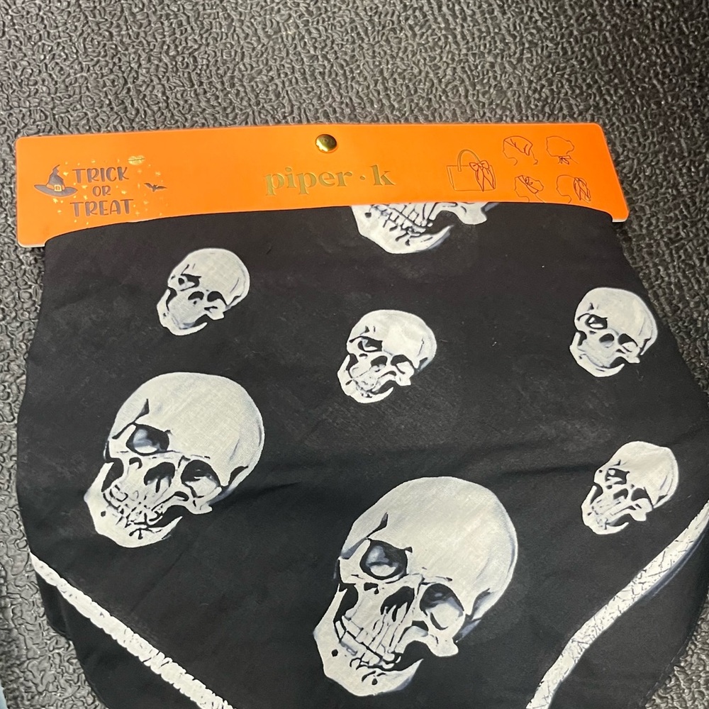 NWT ⚜️🖤⚜️ Piper K Halloween Skull Satin Bandana - Picture 9 of 10